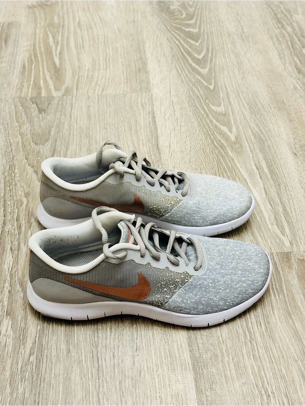 Nike Women's Light Gray and Copper Metallic Knit Sneakers size 6